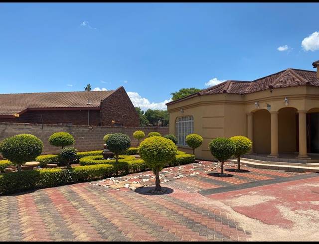6 BEDROOM HOUSE FOR SALE IN CHROOM PARK